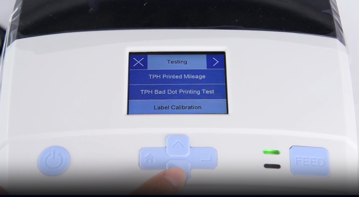 Řešení A close-up of a machine's digital interface showing a testing menu.